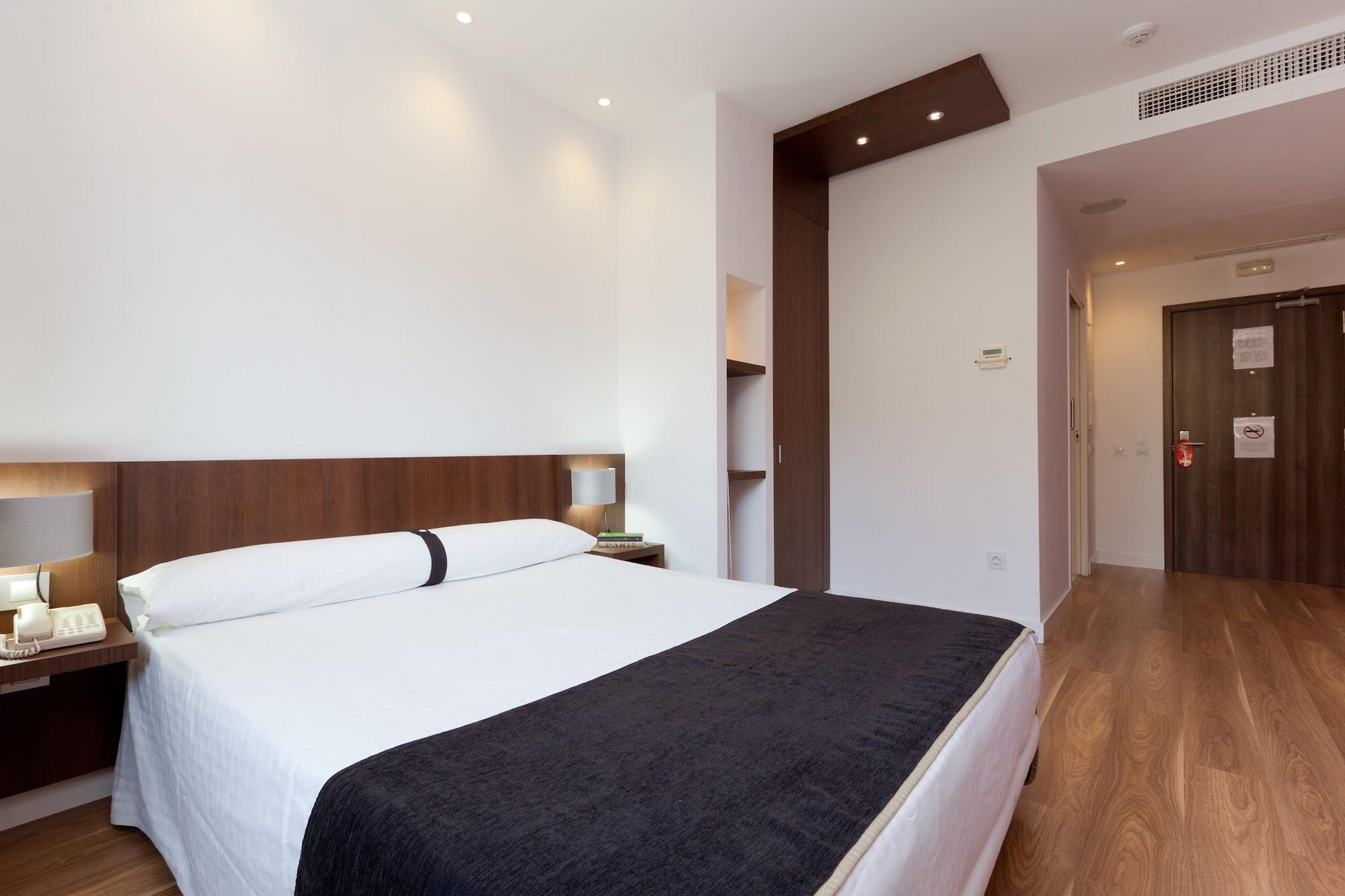Hotel Olympia Universidades Valencia Exterior photo