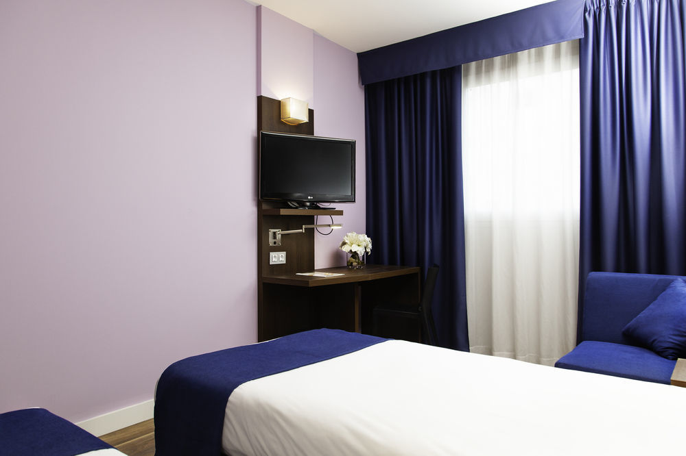 Hotel Olympia Universidades Valencia Exterior photo